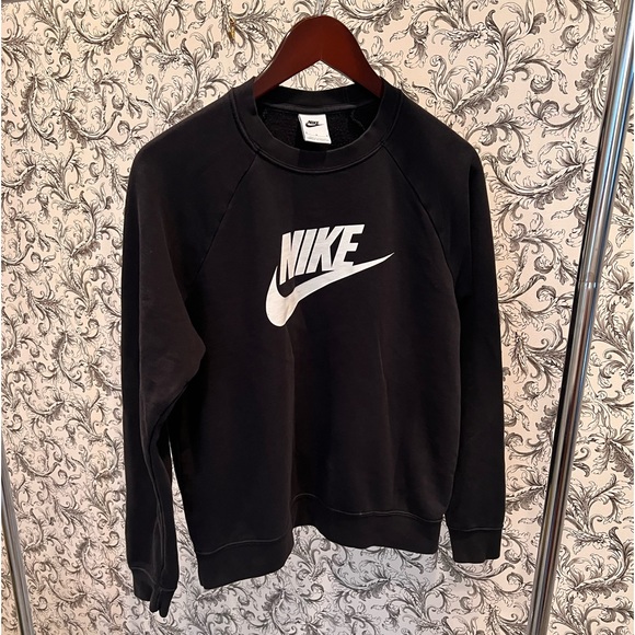 Nike Sportswear Club Fleece. black and white sweatshirt, size Medium - Picture 1 of 8